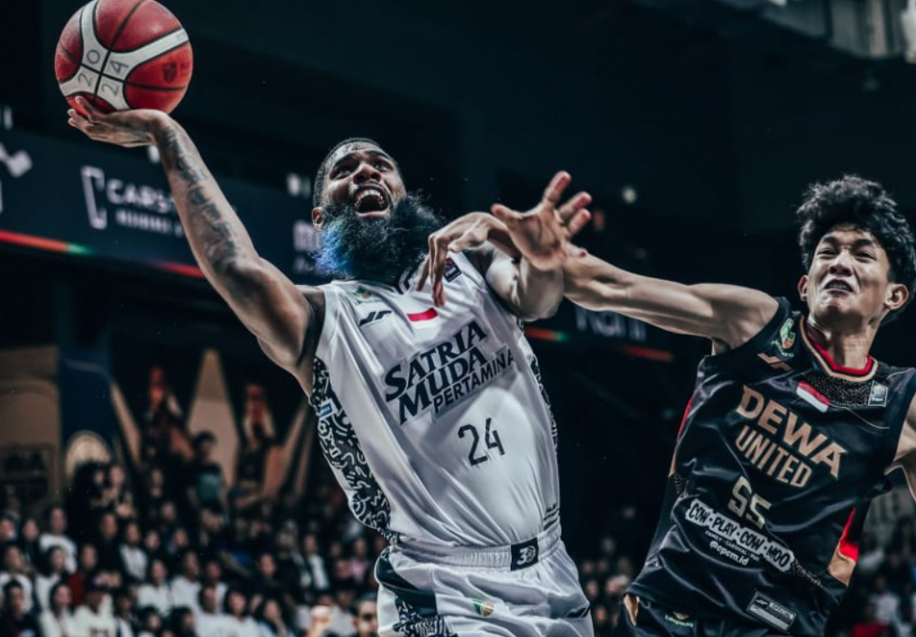 chaosnya-pertandingan-basket-dewa-united-dengan-satria-muda
