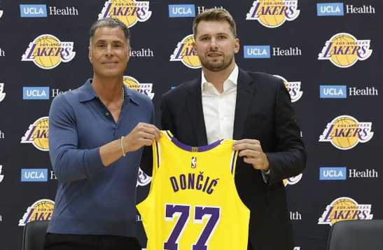 rob-pelinka-sebut-mengapa-kedalaman-tim-itu-penting